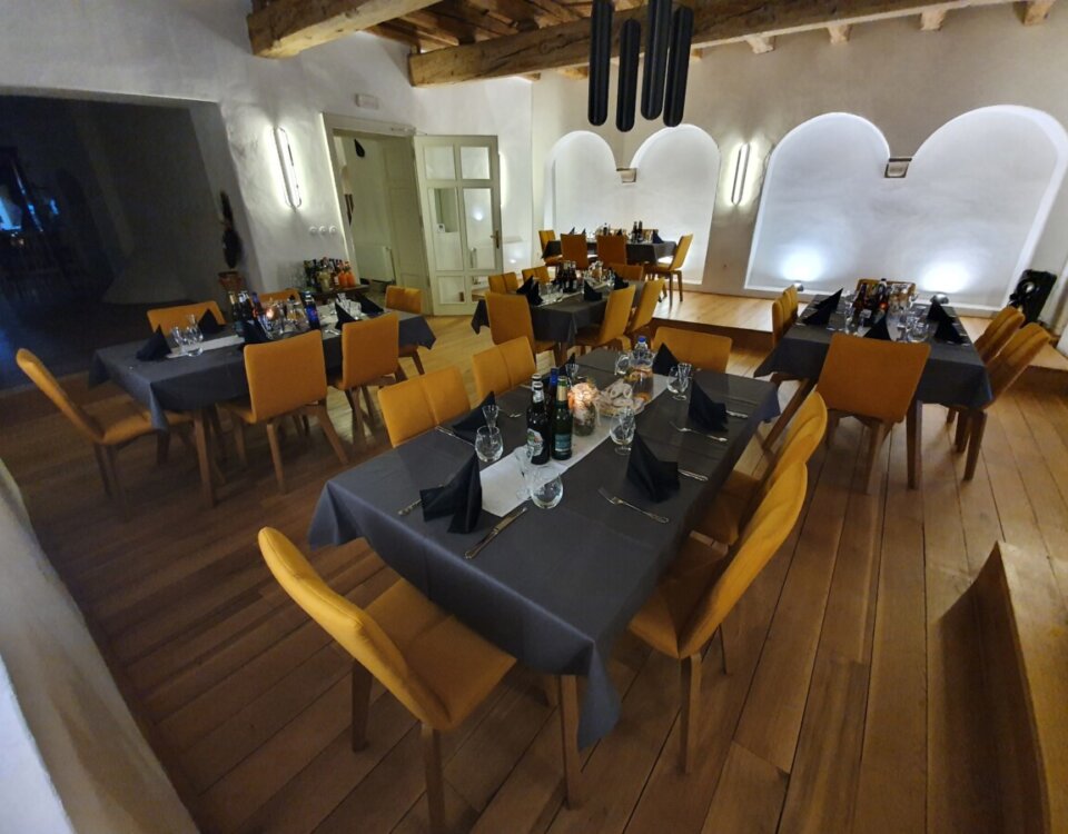 smuteční hostina
